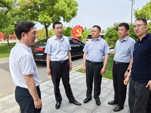 企業(yè)新聞【供水集團(tuán)】水發(fā)集團(tuán)黨委副書(shū)記王健一行到濰坊水發(fā)供水集團(tuán)指導(dǎo)工作 (1).jpg